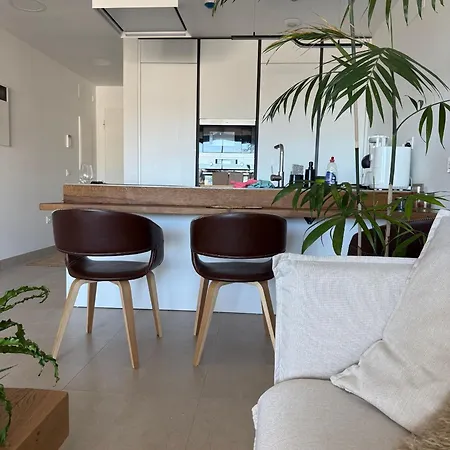 Luxurious With Ocean Views *